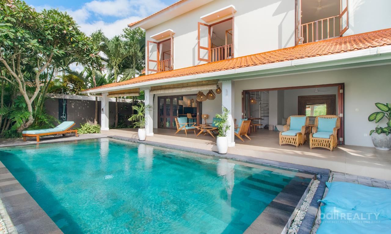Exceptional Designed Three - Bedroom Villa with Spectacular Rice Fields Views in Trendy Canggu Area - 2493 — photo 1