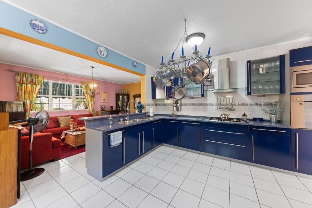 Stately villa with island views, guest accommodation & tropical garden — photo 2