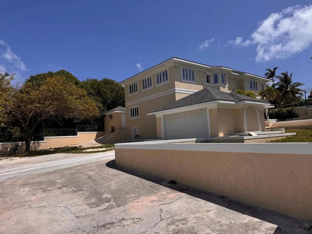 4-bedroom family house in Paradise Island — photo 2