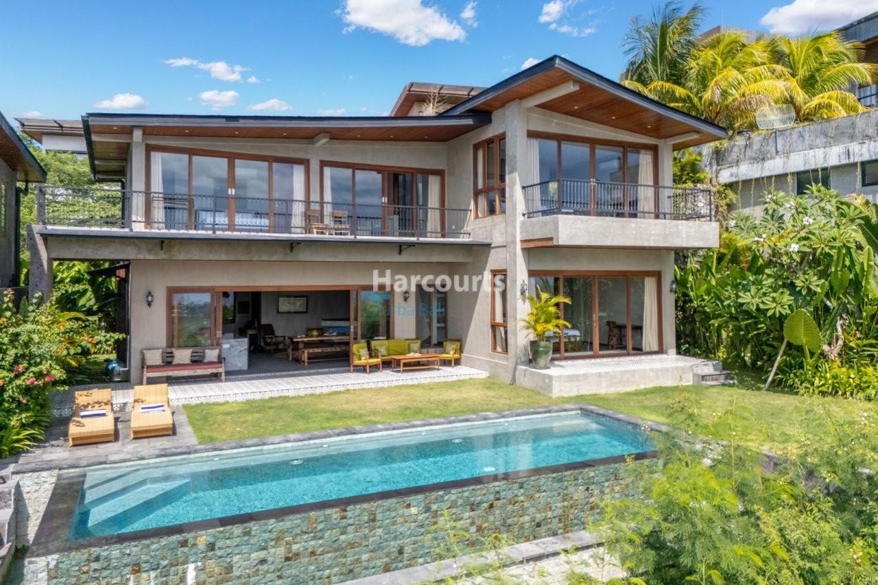 Contemporary Three-Bedroom Pool Villa in Uluwatu — photo 1