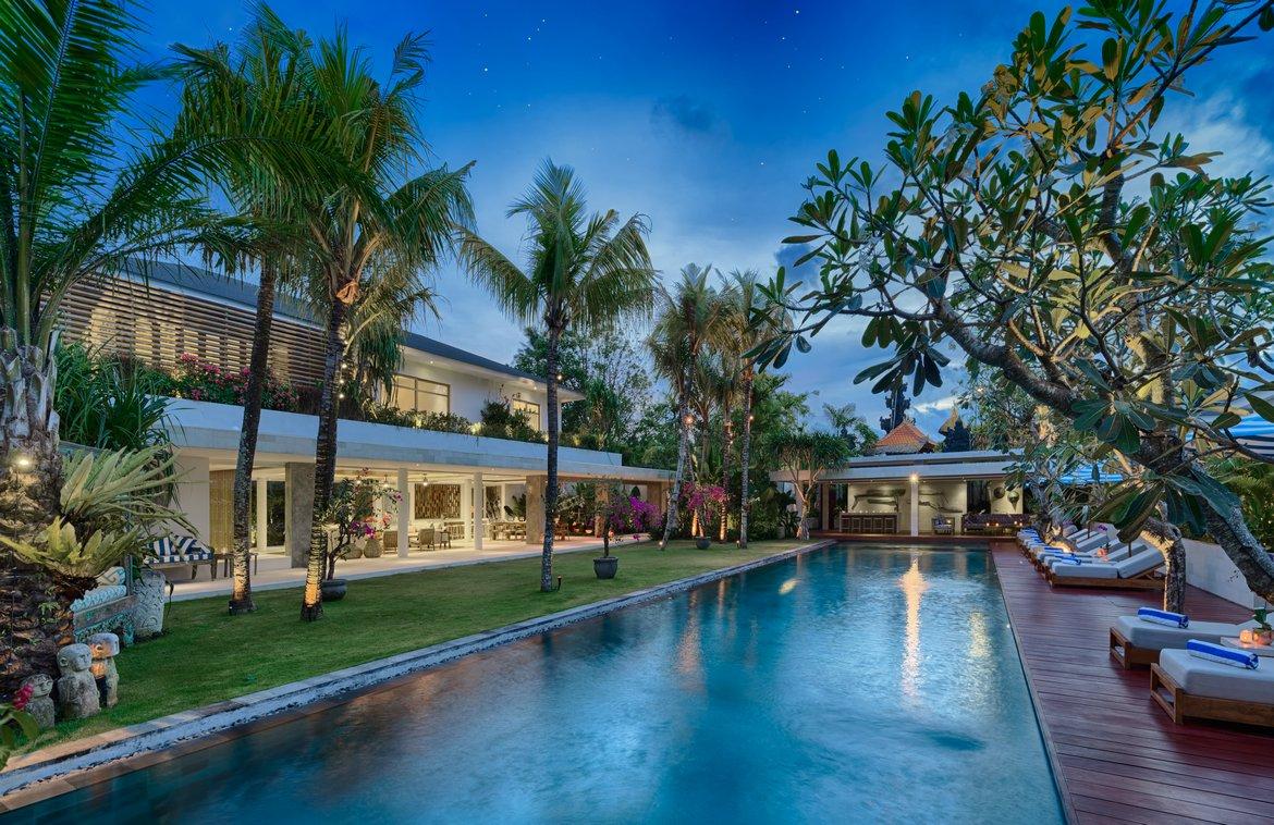 7-bedroom Beachside Luxury Estate 200m from Berawa Beach — photo 1