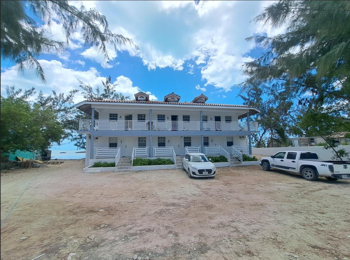 BEACHFRONT APARTMENTS — photo 2