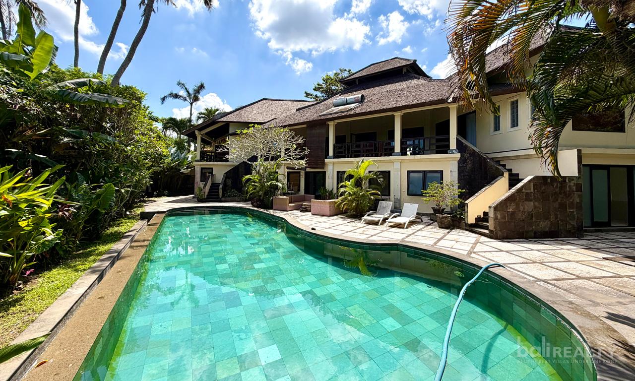 Spacious Five-Bedroom Family Villa for Yearly Rental in Tumbak Bayuh – Rice Field View — photo 3