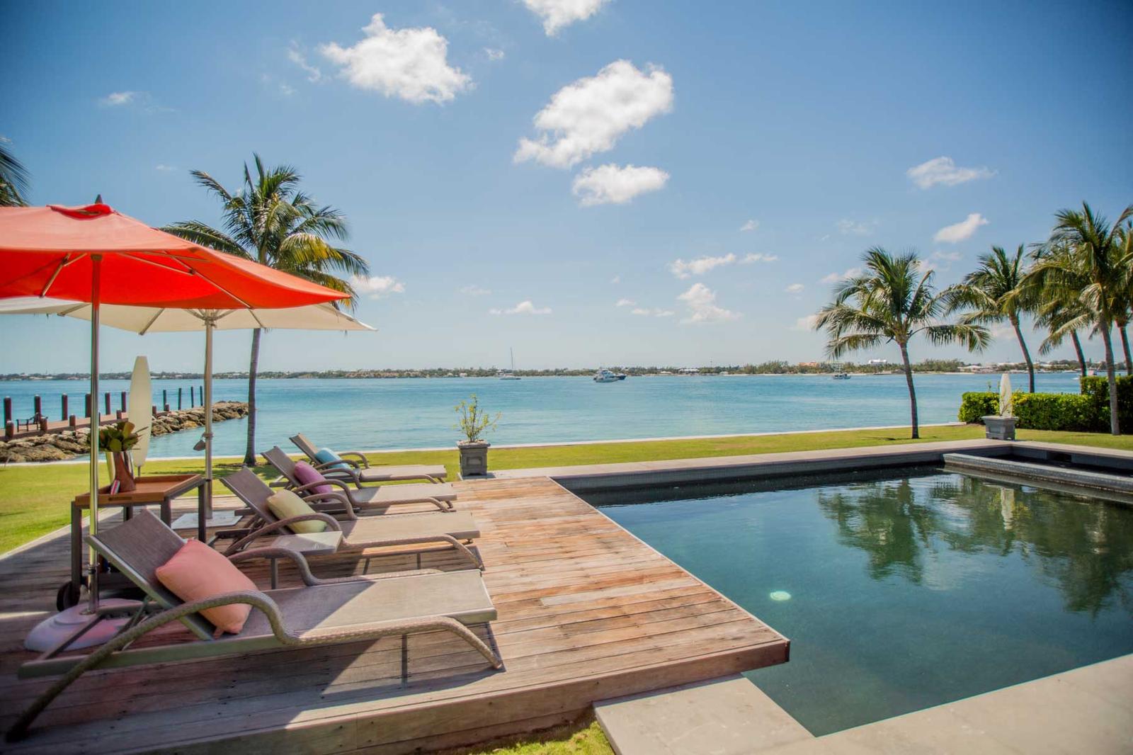 Private Waterfront Villa in famed Ocean Club Estates — photo 3