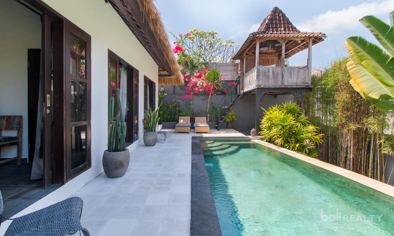 Tropical Vibe Two-Bedroom Villa with Hut in Ungasan Hills — photo 1