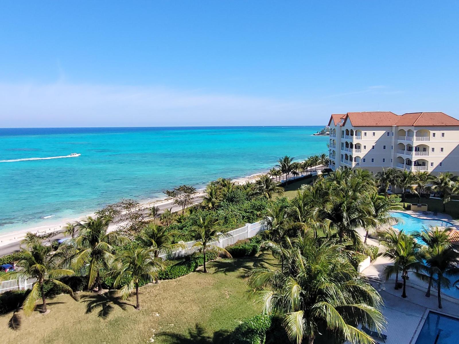 3 Bedroom Residence for Sale, Caves Heights, New Providence, Bahamas — photo 2