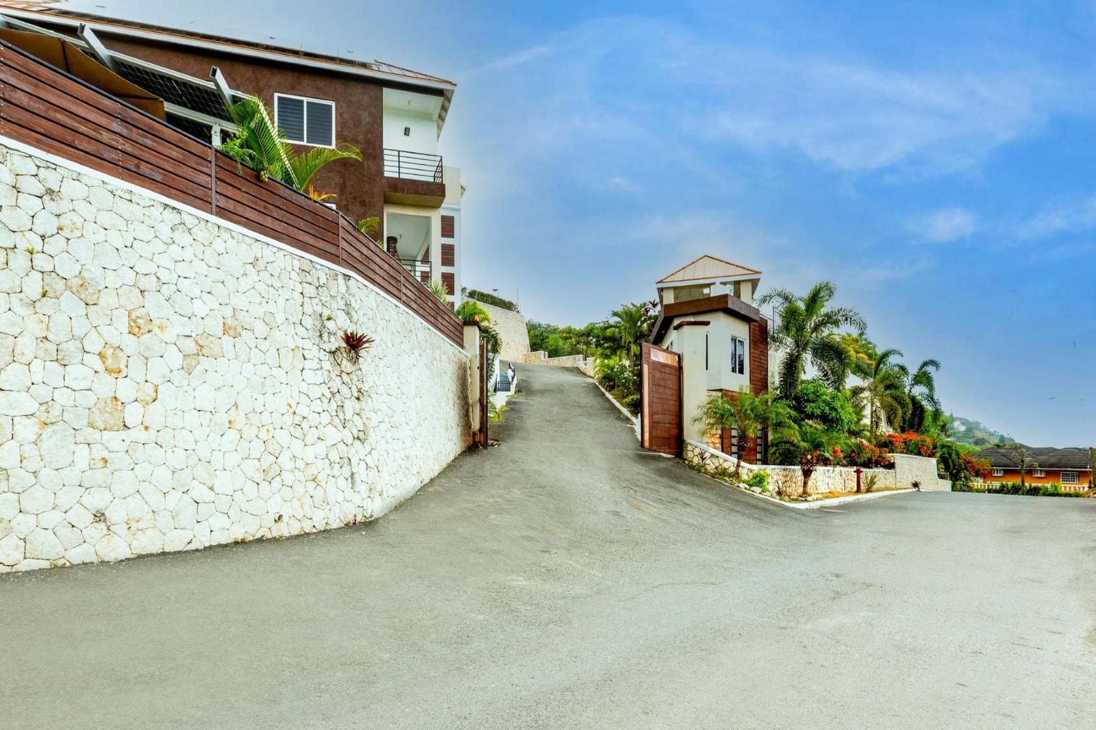 5-bedroom townhouse in Norbrook, Kingston 8, Jamaica — photo 1