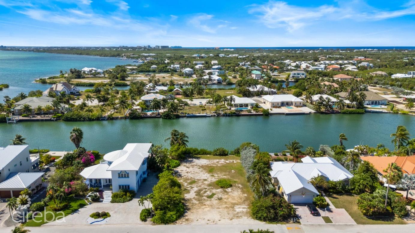 The Shores Canal Front Lot in The Cayman Islands — photo 4