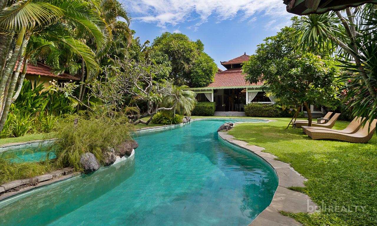 5 Bedroom Villa for Sale in Seminyak, Bali, Indonesia — photo 1