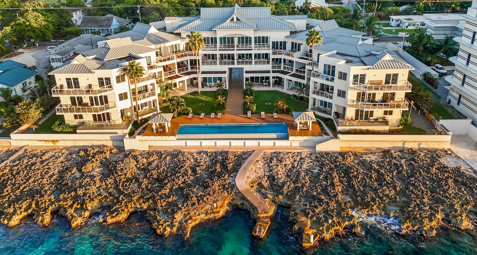 3 bedroom property for sale — Seaview 103 - Stylish Waterfront Living With Panoramic Views in the Cayman Islands — photo 4