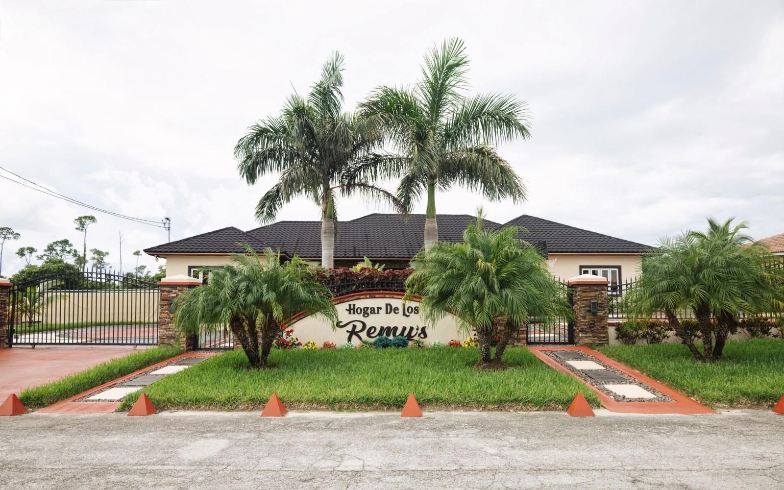 5-bedroom condominium in Langton Circle, Lincoln Green, Grand Bahama, Bahamas — photo 2
