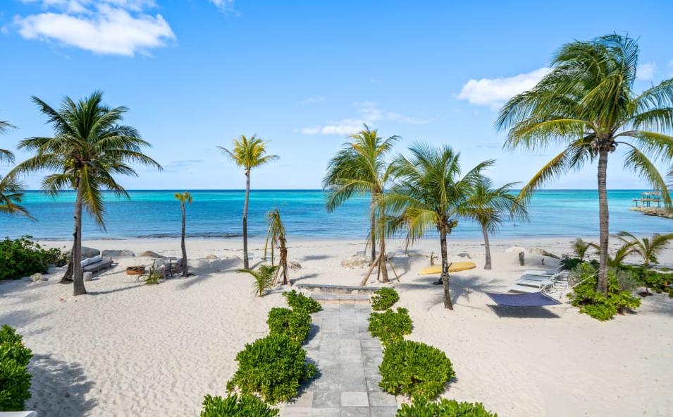 Palm Shores 5BR Idyllic Beach House — photo 1