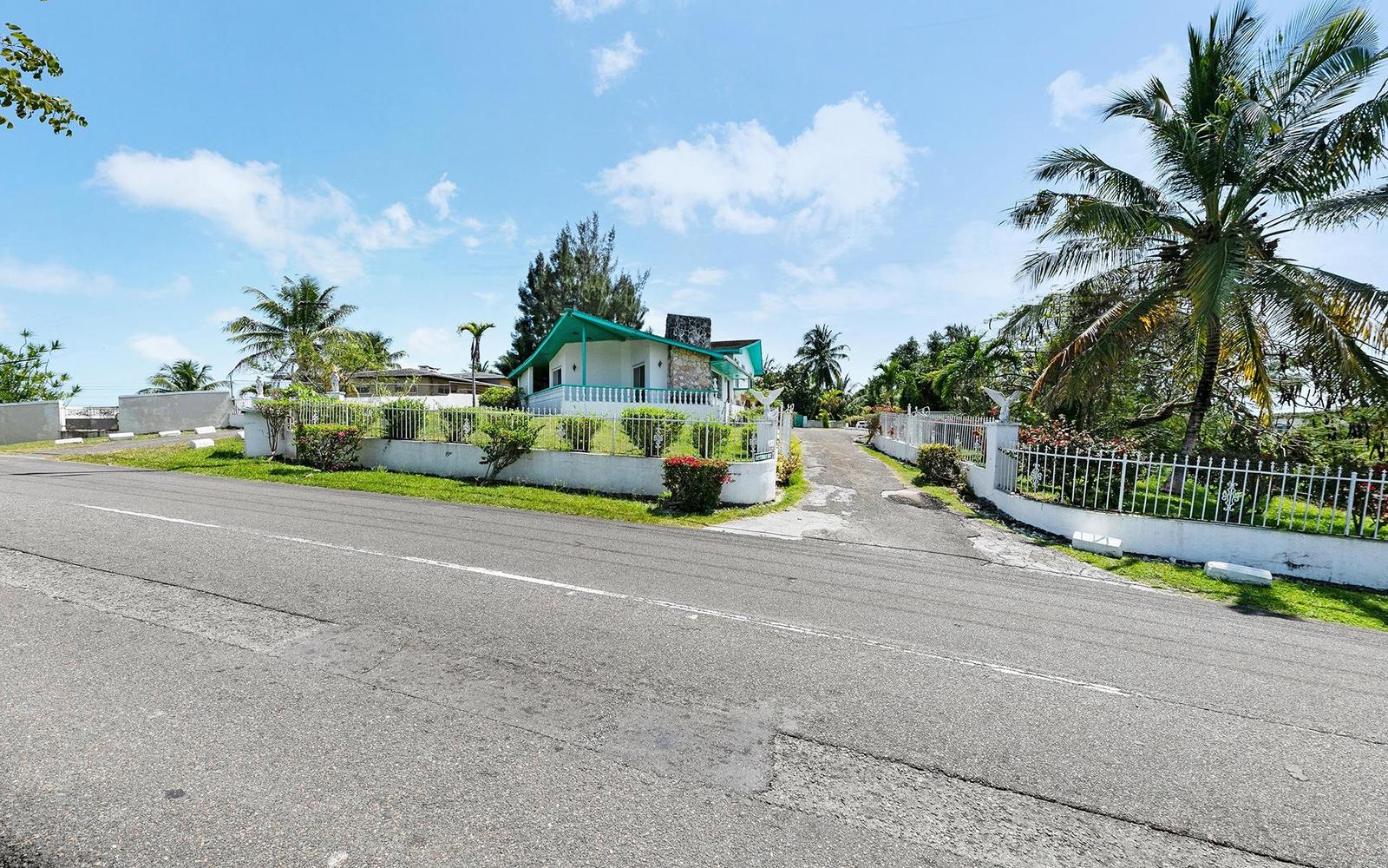 6 Bedroom Residence for sale in Danottage Estates, Nassau — photo 1