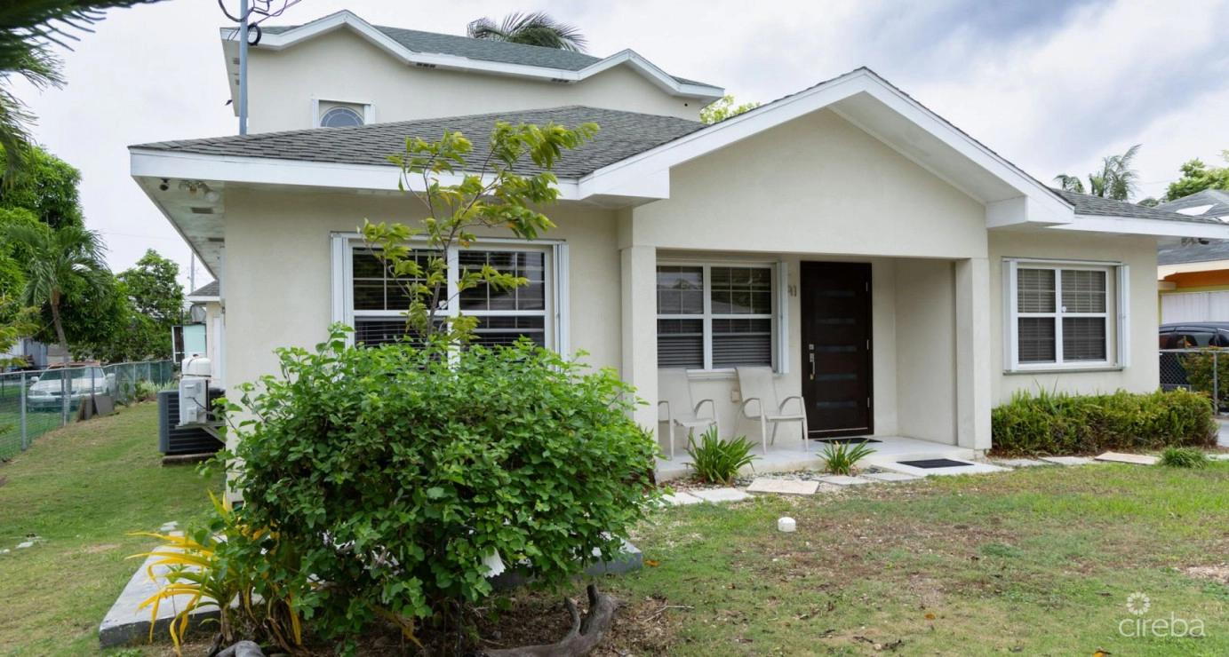 Gated 5 Bed 3 Bath Savannah Home With Modern Upgrades — photo 4