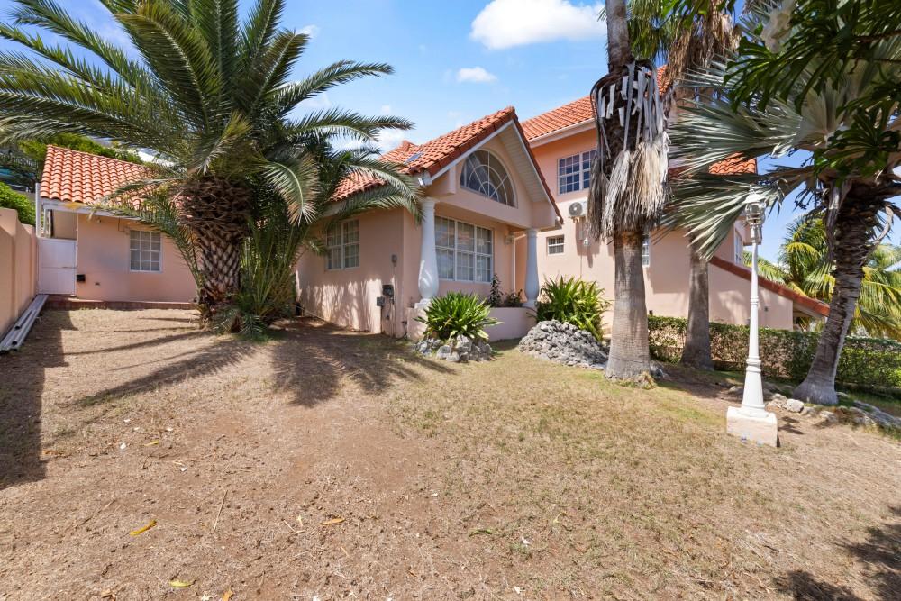 Stately villa with island views, guest accommodation & tropical garden — photo 4