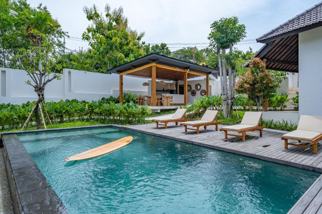 10 Bedroom Boutique Hotel for Sale in Bingin, Indonesia — photo 1