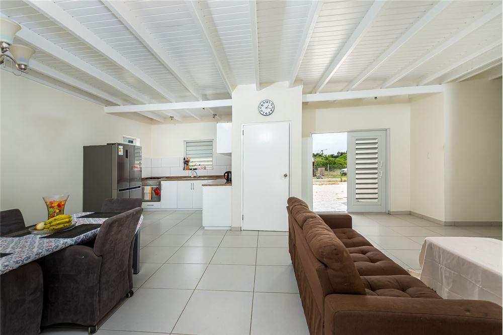 Spacious Family Home with Separate Studio — photo 4
