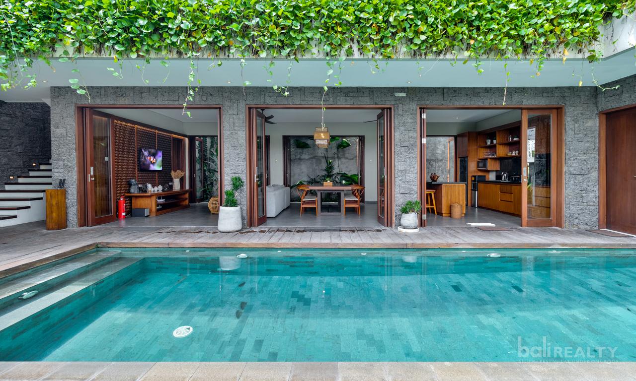 Freehold 5 Bedroom Villa With Two Adjoining Units in Prime Batu Bolong - Canggu! — photo 3