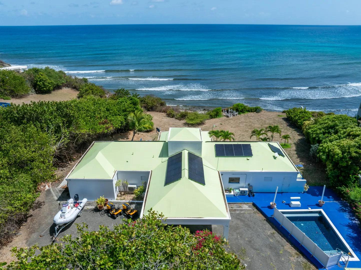 3BR waterfront villa East End 'B' — photo 1