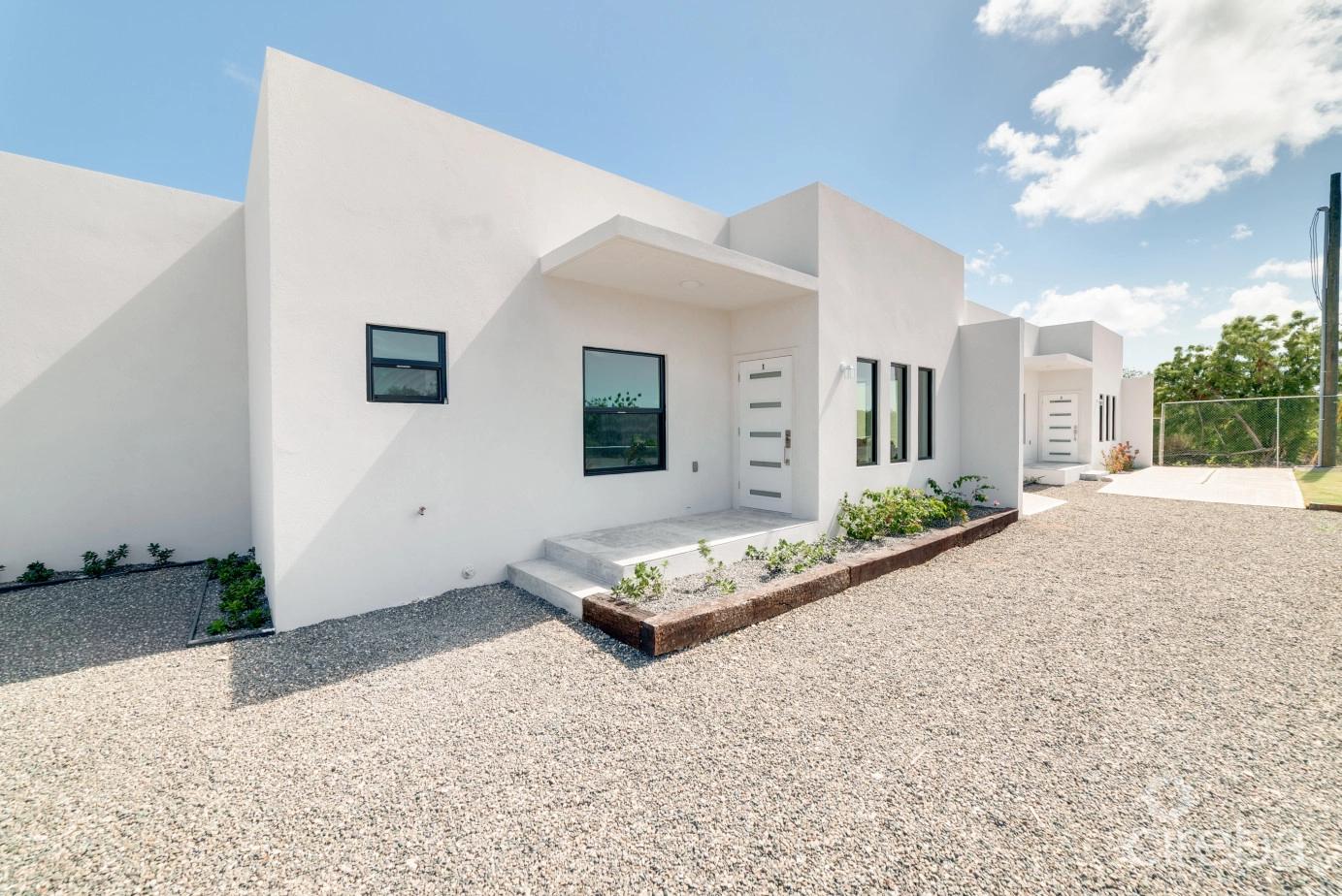 3 Bedroom Home in Hyre View, East End, Grand Cayman — photo 1