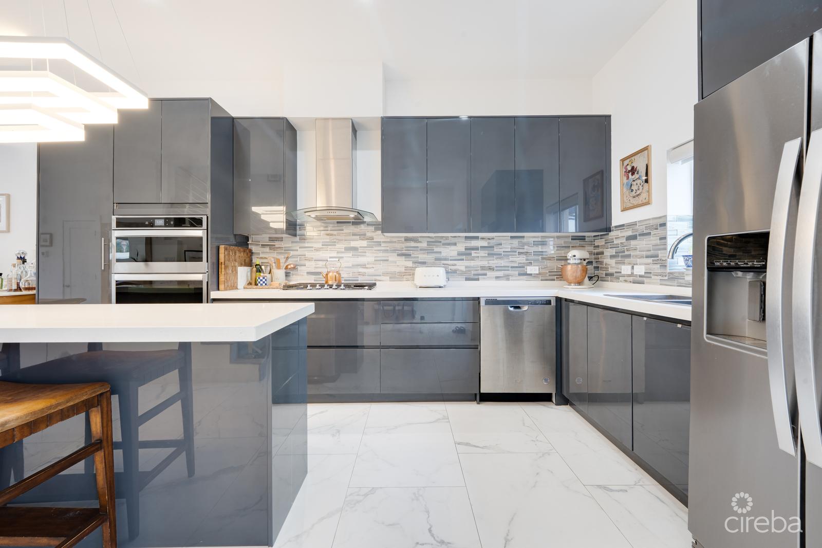 The Mantras #36 (2 Bed, 2.5 Bath South Sound Townhome) — photo 3