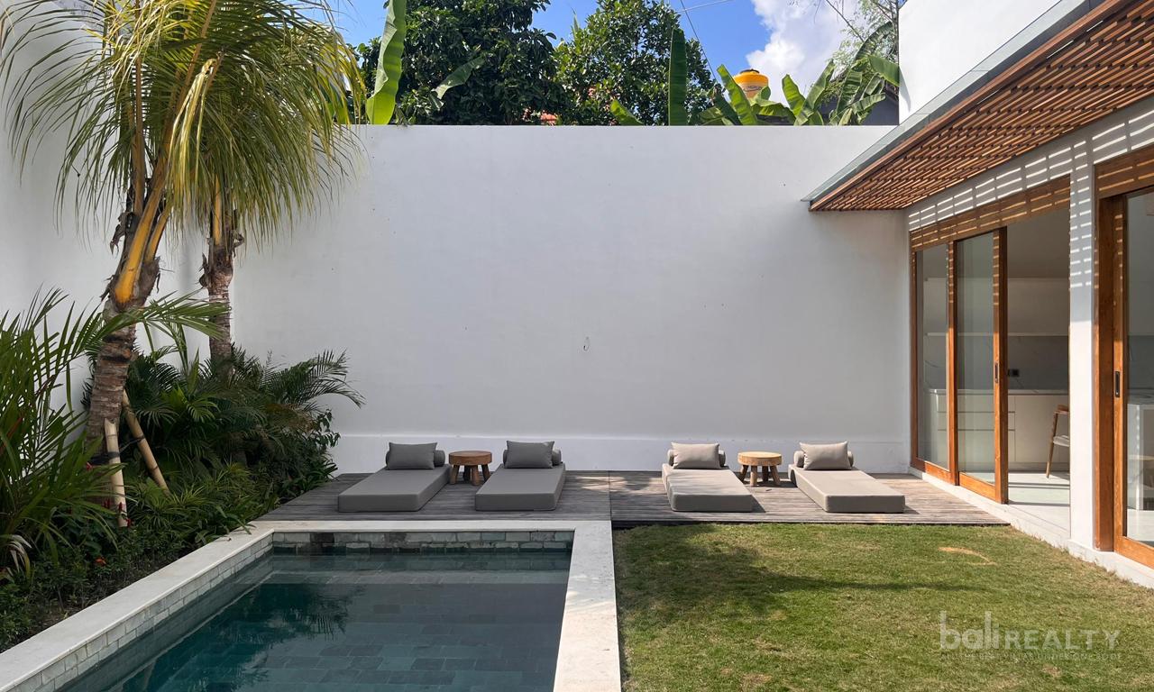 Charming Three-Bedroom Villa with Rooftop and Long Lease in Padonan - 2488 - Canggu, Bali, Indonesia — photo 4