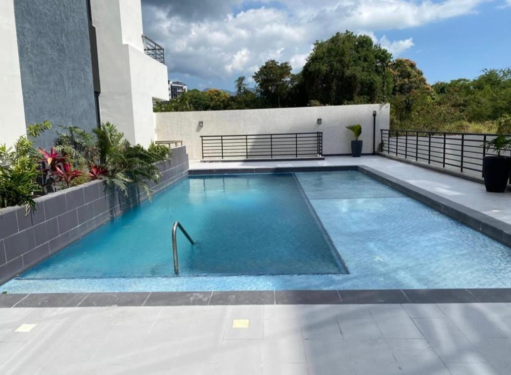 Wellington Drive Residences 2BR Condo — photo 2