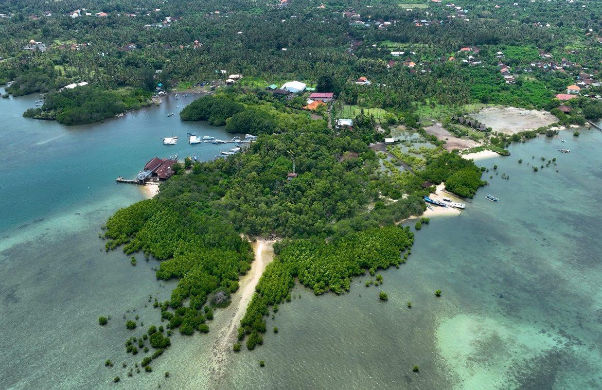 Land plot on the first coastline, 40 meters of beach frontage, West Bali — photo 1