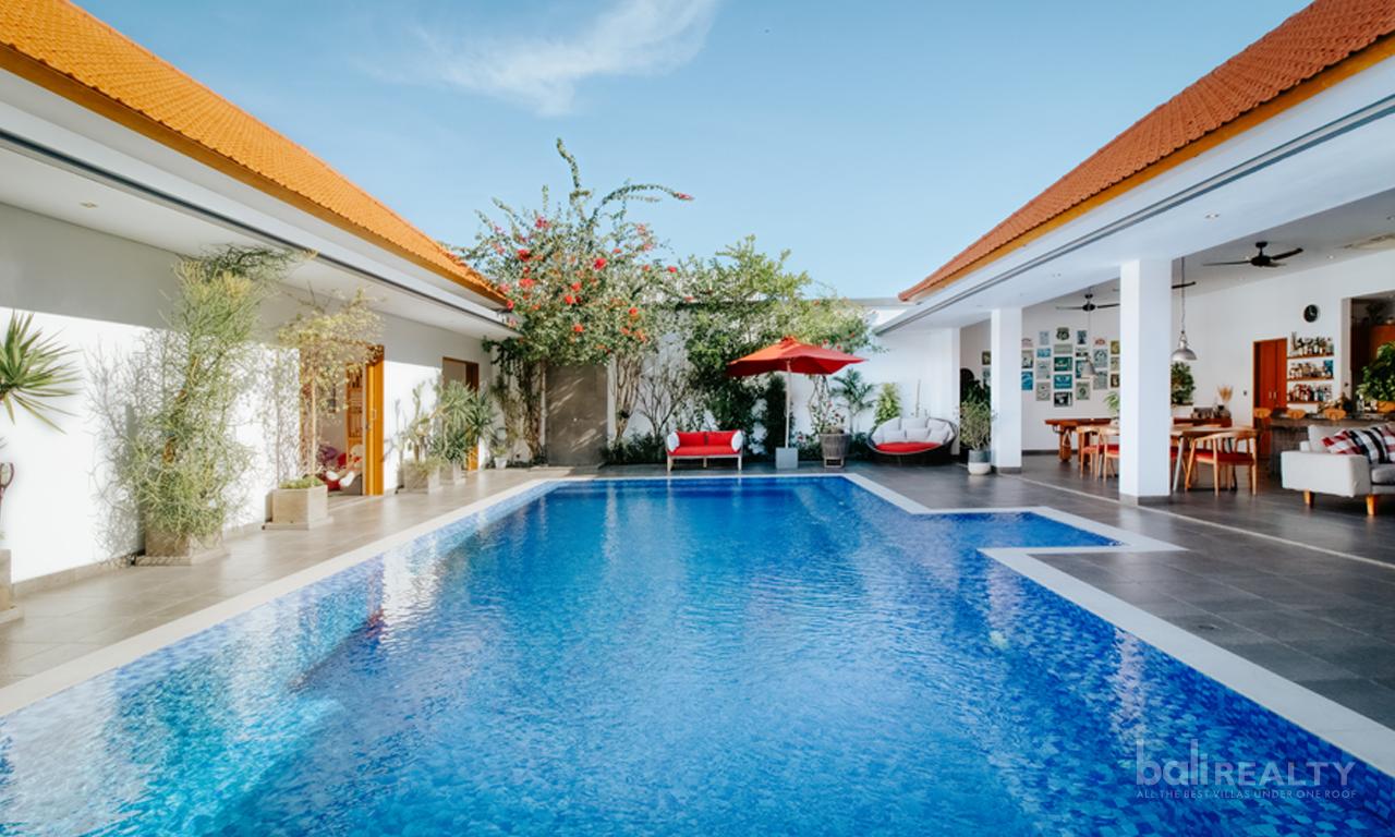 Exceptional Four-Bedroom Fully-Furnished Villa with Long Lease in Lively Kerobokan — photo 4