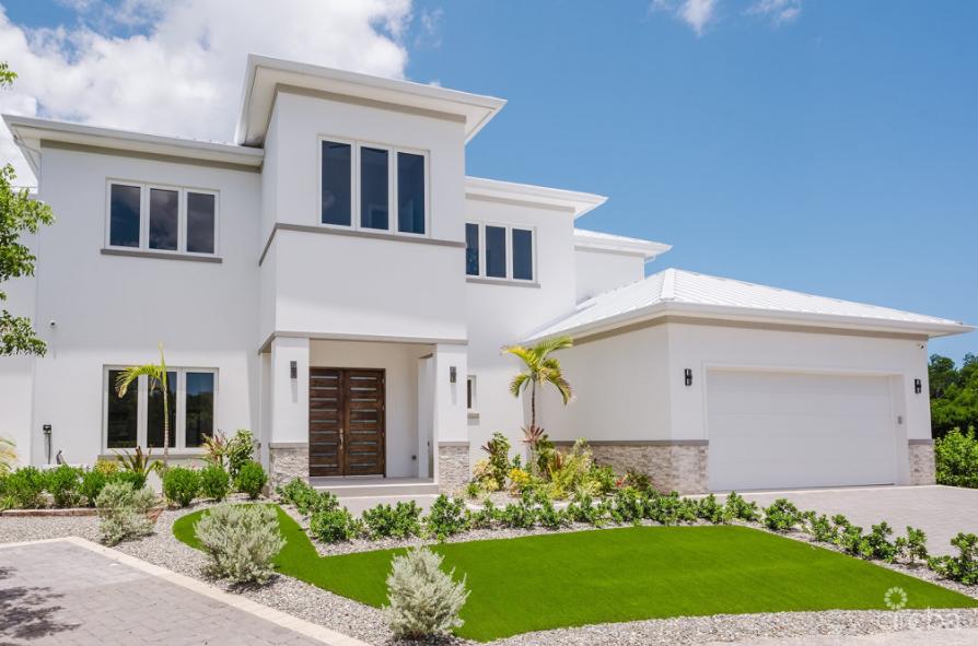 5 bedroom property for sale — photo 1