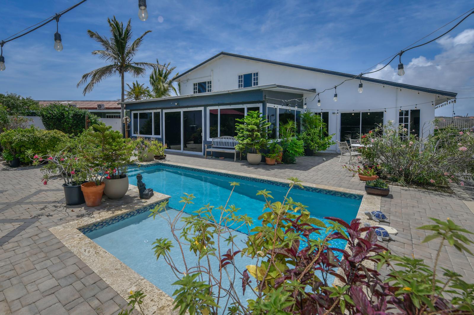 Boroncana 8 F - House with Apartment, Pool, and Solar Panels — photo 1