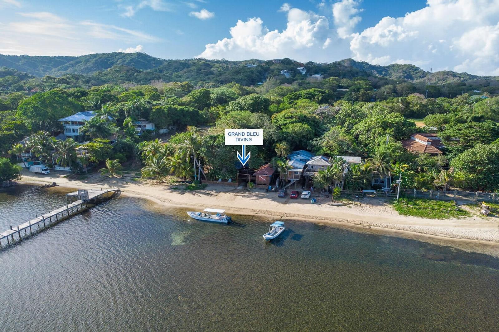 12 Bedroom Beachfront Dive Resort for Sale, Sandy Bay, Roatan — photo 1