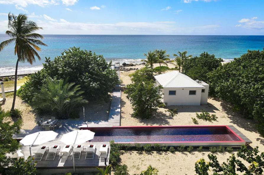 Trendy 3BR Villa Rock Sea — photo 1