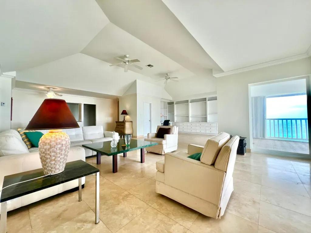 2-bedroom penthouse in Cable Beach — photo 3
