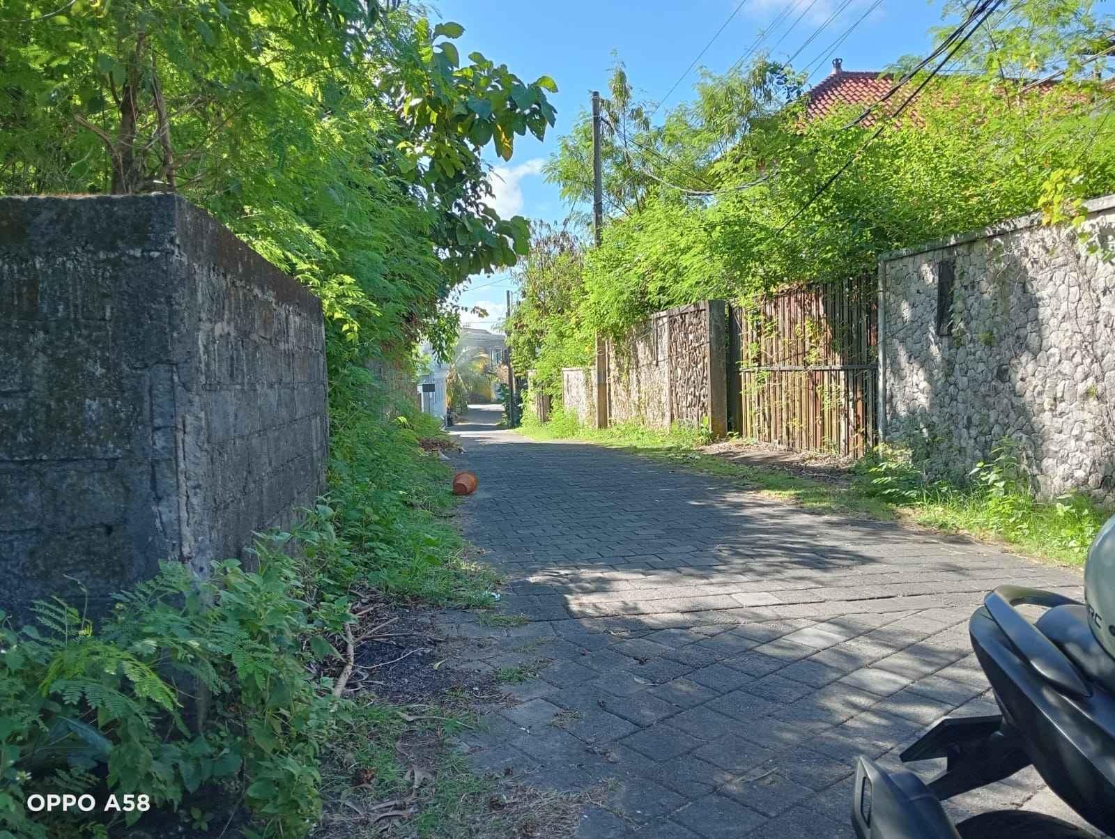 For Sale Freehold Land in Ungasan Pura Masuka Yellow Zone — photo 1