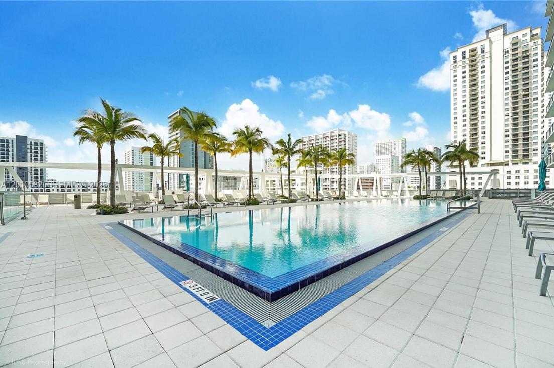 Axis Brickell 2BR Open-Concept Condo — photo 1