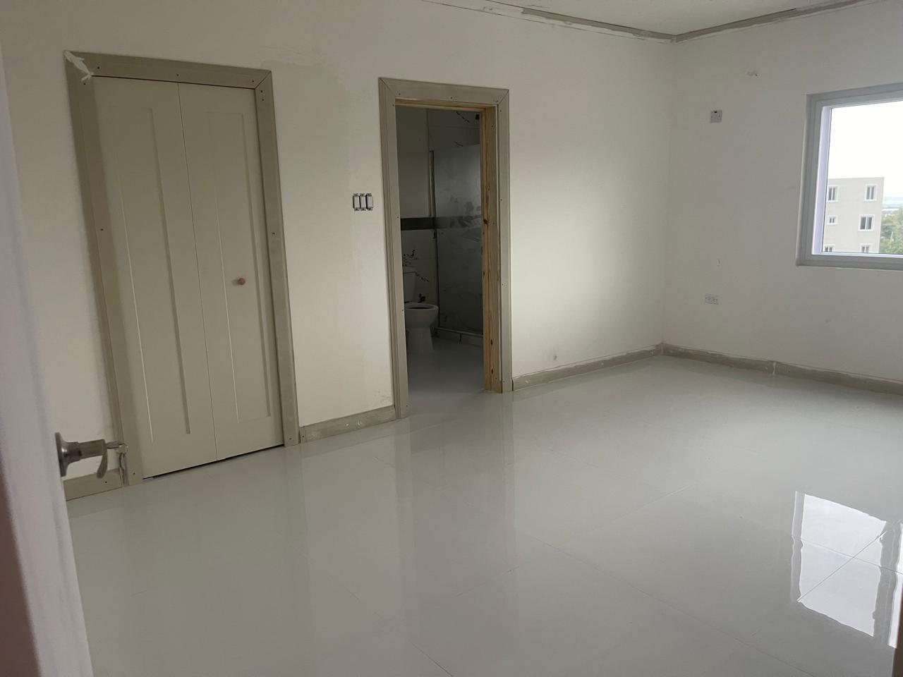 2-Bedroom Apartment with City and Mountain Views in Gated Community — photo 4