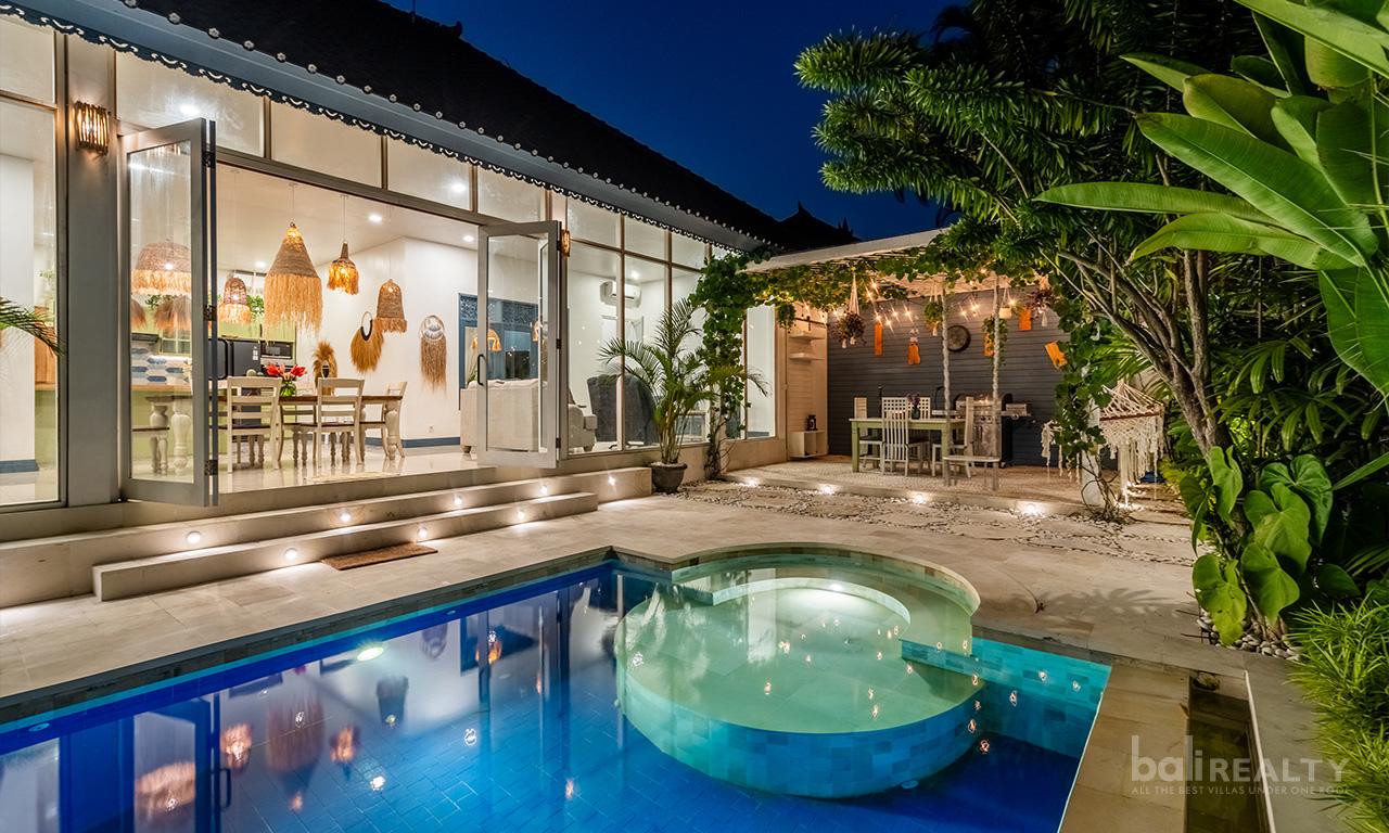 Stylish Central Seminyak Villa: A Smart Two-Bedroom Investment - 2718 — photo 3