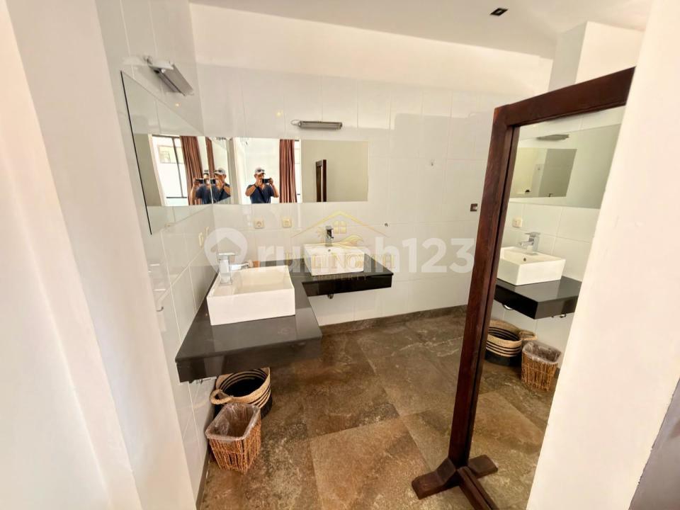 Beachfront Two-Storey 4-Bedroom Villa For Sale In North Bali — photo 3