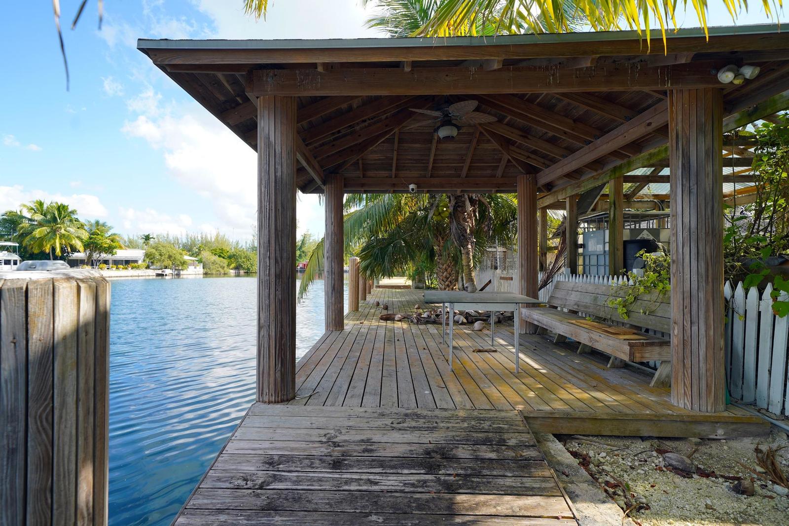 4 bedroom Residence for sale on RANFURLY DRIVE in Nassau / New Providence, The Bahamas — photo 2