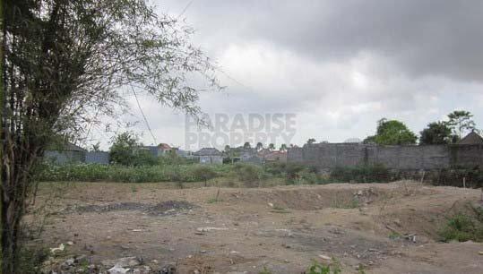 Main frontage land in Gang Baik-Baik, Seminyak — photo 1