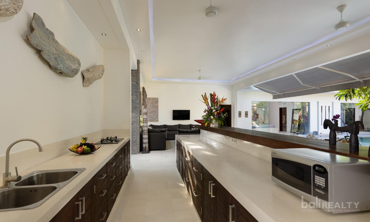 Tropical 3 Bedroom Seminyak Pool Villa with Extra-long Lease in 24 hr Security Complex-2364 — photo 4