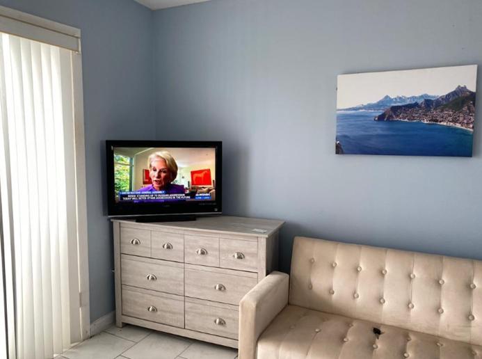 Harbor House Towers 1BR Ocean View Condo at King's Rd, Freeport, The Bahamas — photo 4