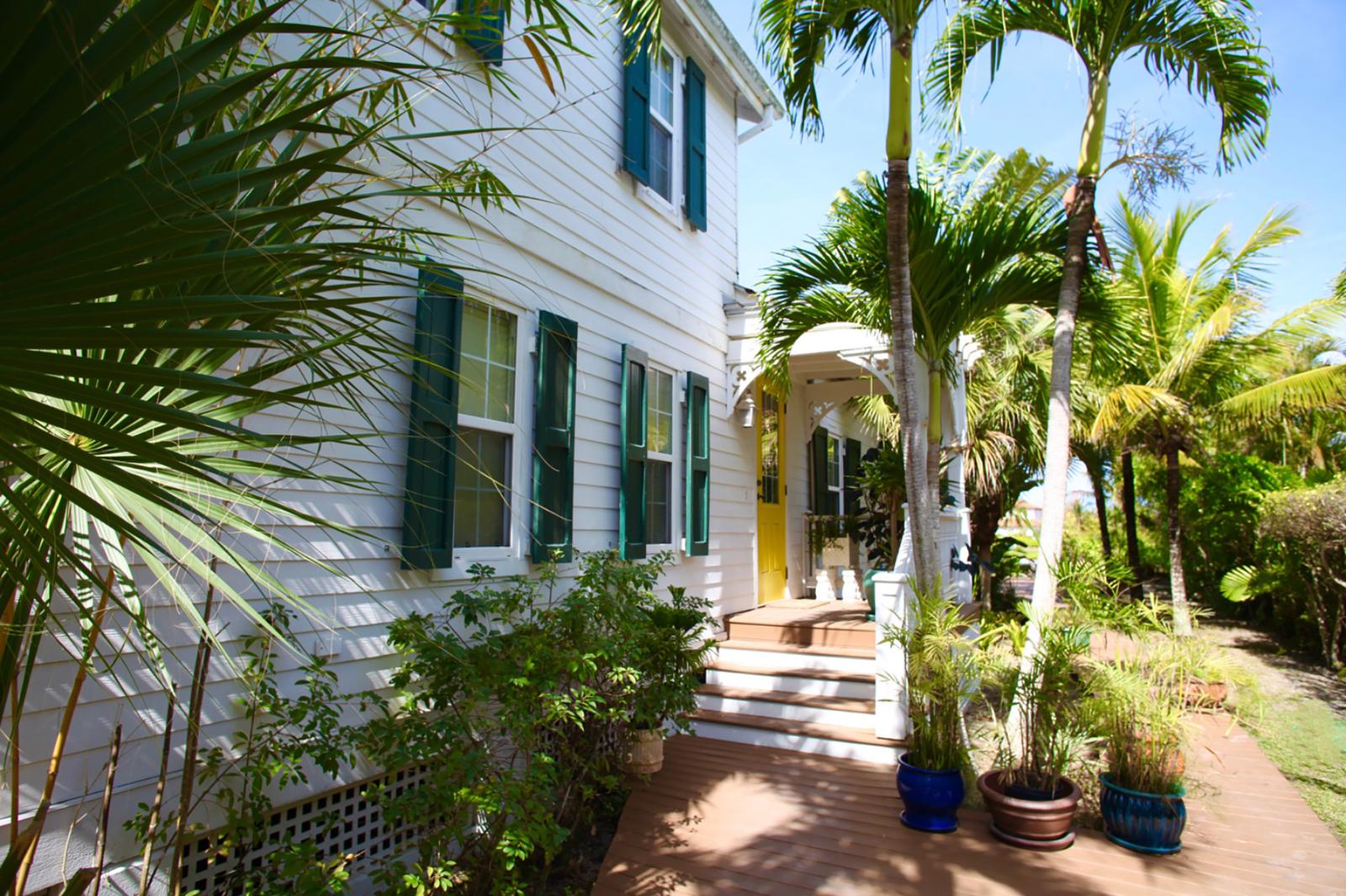 5 Bedroom Home for Sale, 14 Canal Beach Drive, Old Fort Bay, New Providence, Bahamas — photo 4
