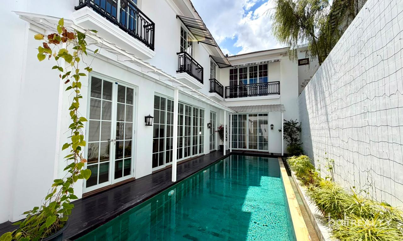 Fully Furnished Three-Bedroom Villa: Monthly & Yearly Rental, Close to Canggu Beach — photo 1