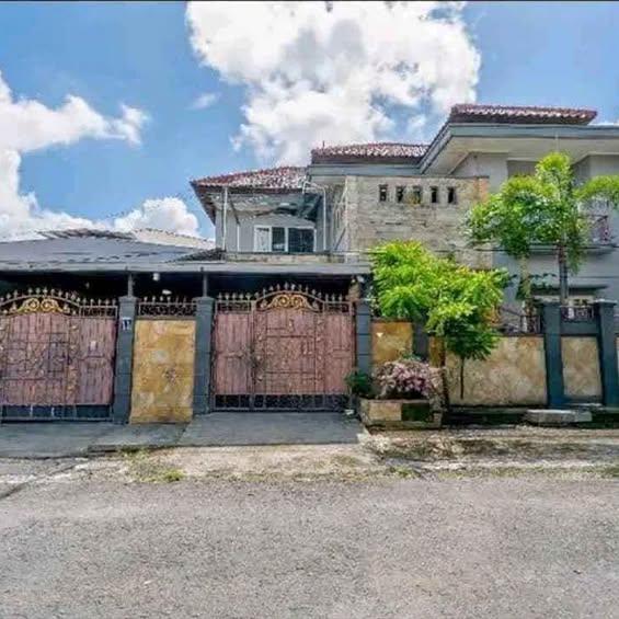 6 bedroom house in Denpasar — photo 1