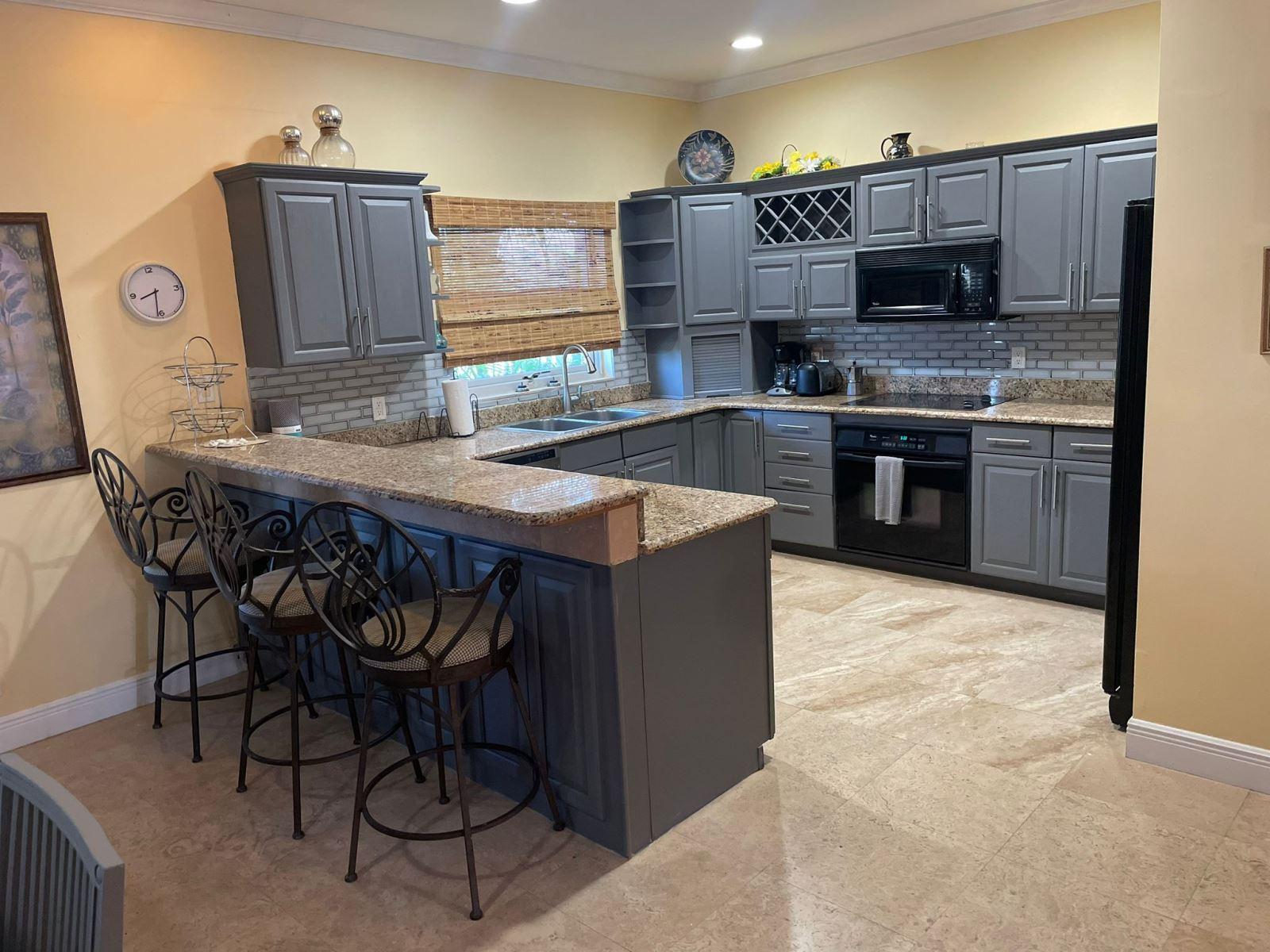 3 Bedroom Home for Sale, Fortune Beach, Grand Bahama, Bahamas — photo 2