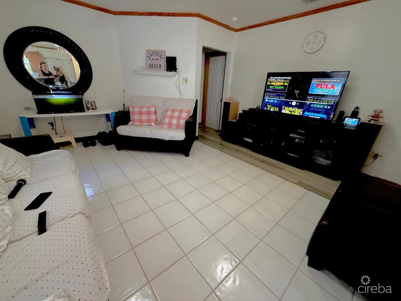3 Bedroom Condo in George Town, Grand Cayman — photo 4