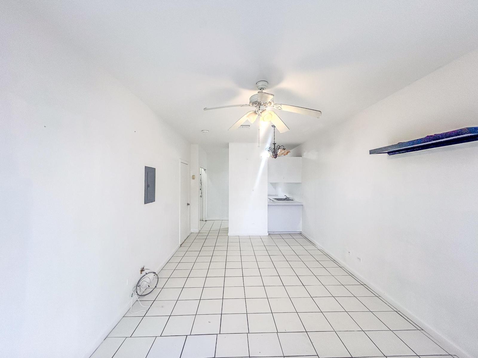 2 bedroom Apartment for sale — MANDINGO ALLEY, FOX HILL in Nassau / New Providence, The Bahamas — photo 2