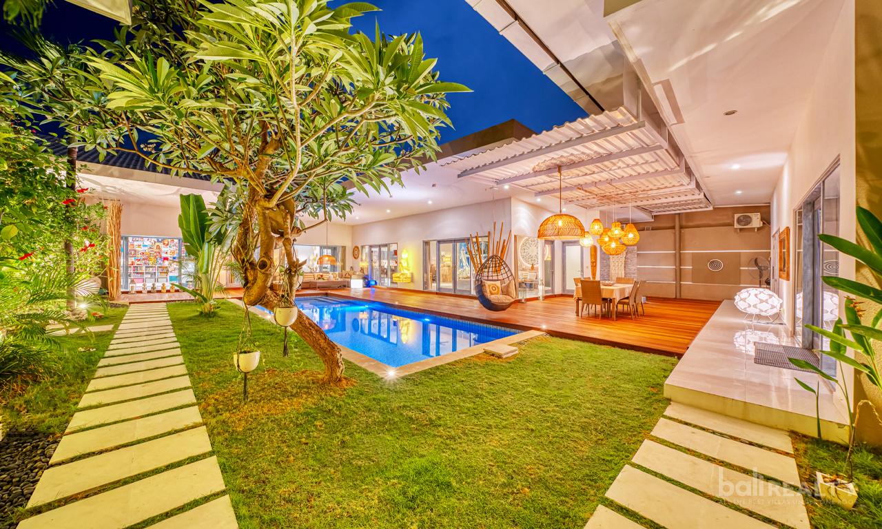 Fully Licensed Villa Complex for Sale in Seminyak – 8 Private Pool Villas + 4-Bedroom Residence - 2961 — photo 1